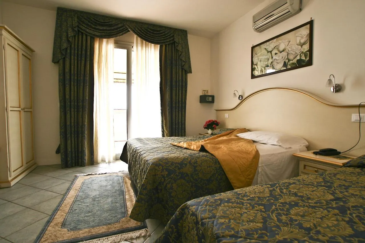 Hotel Elpiro Lido di Jesolo 4*,