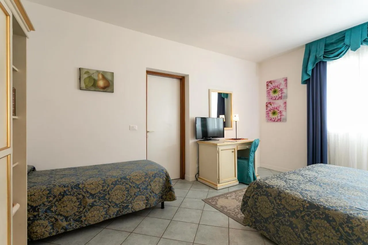 Hotel Elpiro Lido di Jesolo 4*,  Olaszország